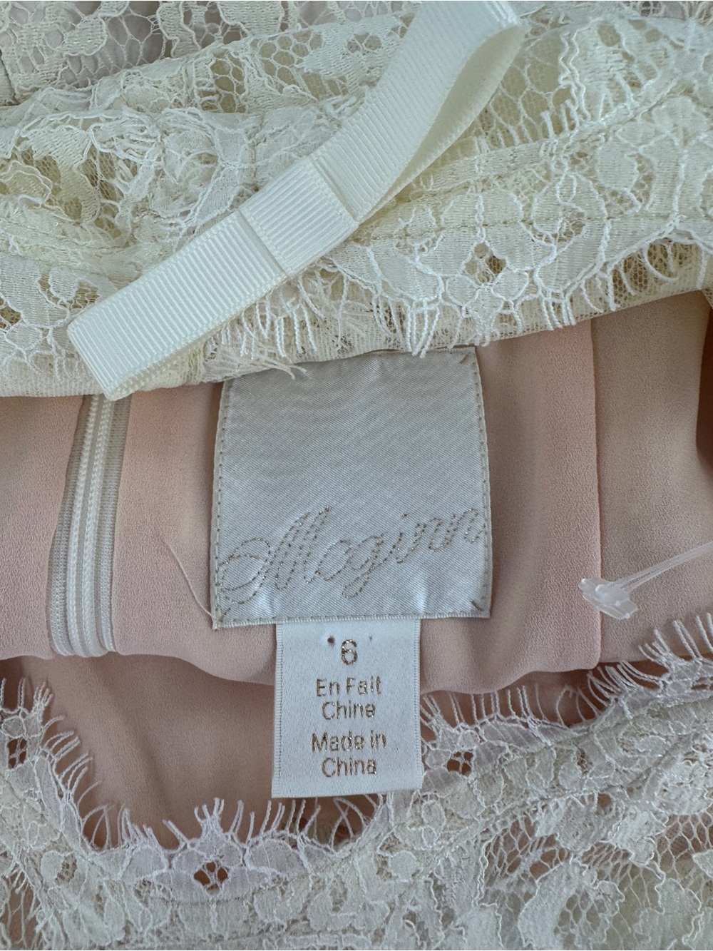 McGinn Cream Lace Bow Back Sheath Dress Size 6 - Picture 9 of 10